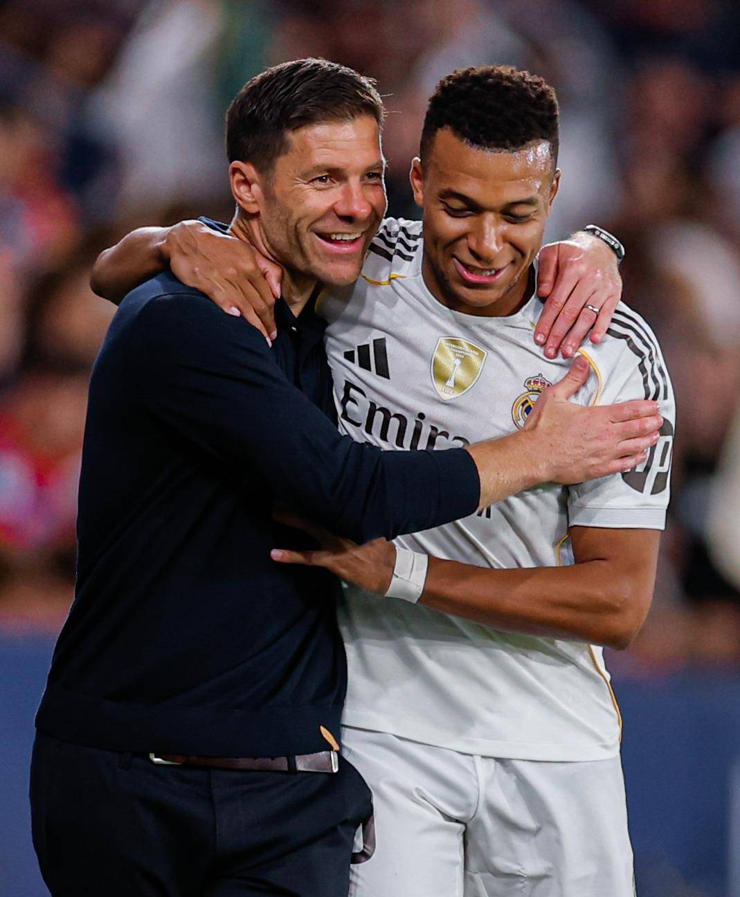 将帅分歧！皇马巨星或加盟曼联巴萨放行莱万，3000万签下拉什福德