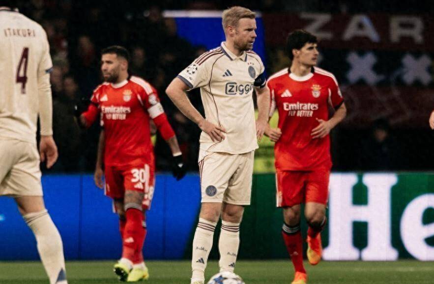 穆里尼奥趁虚而入:本菲卡轻松取胜,阿贾克斯再创下耻辱记录